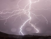 Como funciona un pararrayos